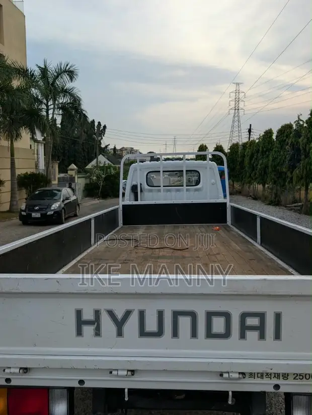Hyundai Mighty Straight Engine Truck - 1