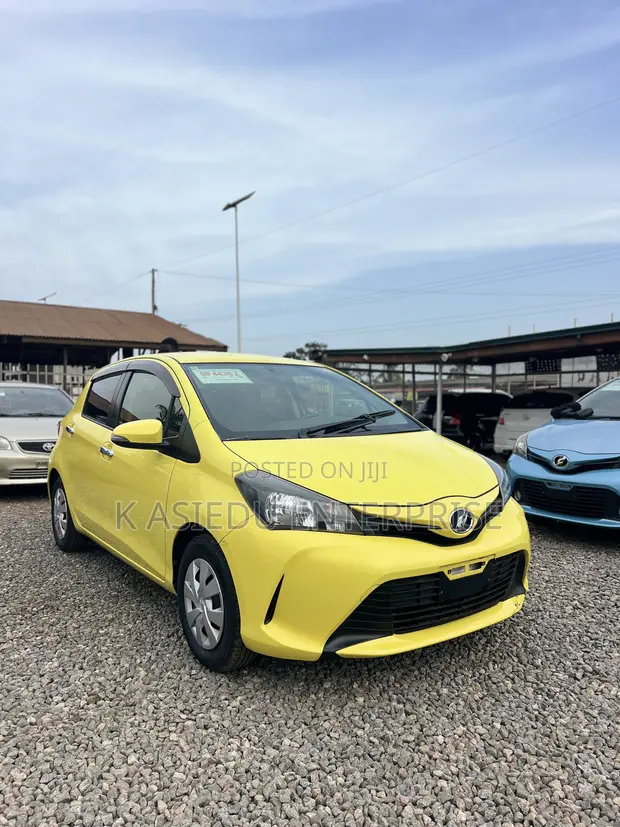 2015 Toyota Vitz 1.3 AWD 3dr Yellow - 1
