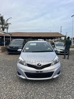 Toyota Vitz 1.3 AWD 3dr 2014 Silver