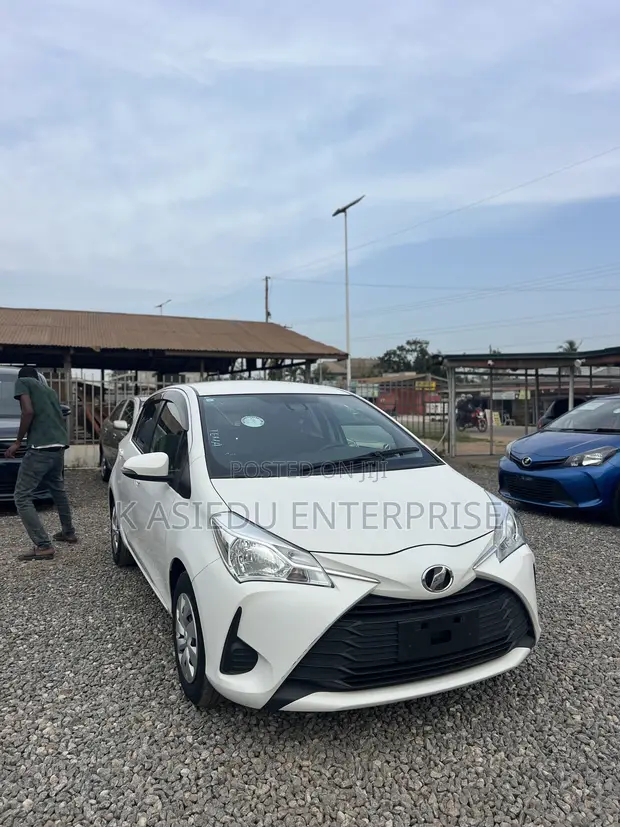 2017 Toyota Vitz 1.3 AWD Hatchback - 1