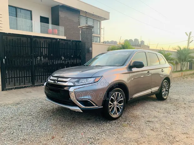 Mitsubishi Outlander 2018 Brown - 1