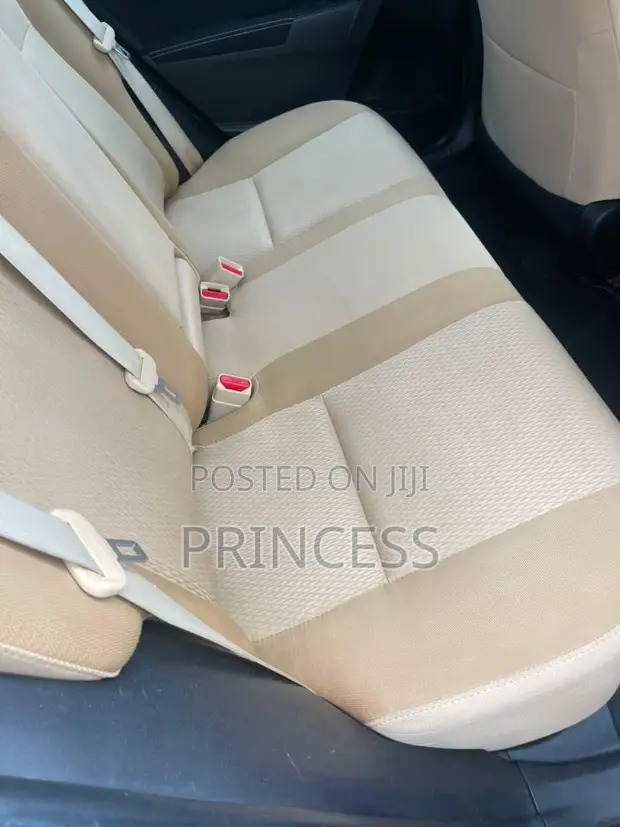 2018 Toyota Corolla LE (1.8L 4cyl) Black - 1