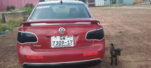 Volkswagen Jetta 2010 Red - 1