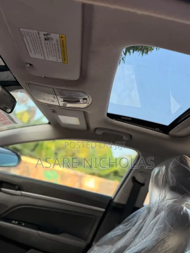 Hyundai Elantra 2018 White - 1