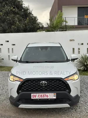 2023 Toyota Corolla Cross XLE AWD White