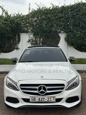 Mercedes-Benz C300 Luxury 4Matic Sedan 2016 White