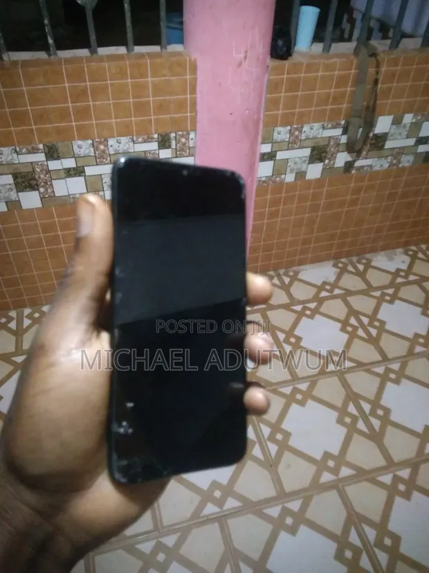 Samsung Galaxy A20e 32GB Black (Used) - 1