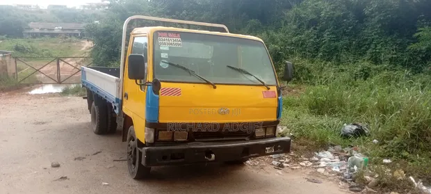 Hyundai HD210 Mini Truck - Yellow - 1