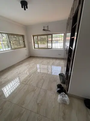 5 Bedroom House with Pool for Rent in Labone