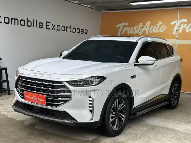 Jetour X70 Plus 1.5T 7-Seater SUV 2022 White - 1