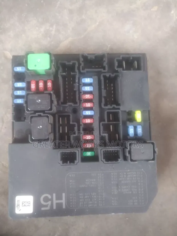 Nissan Sentra Fuse Box (2016-2019) - 1