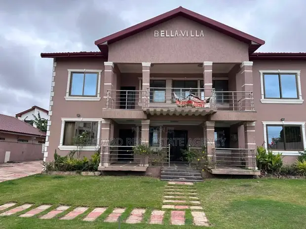 10-Bedroom House for Rent in Adjiriganor - 1