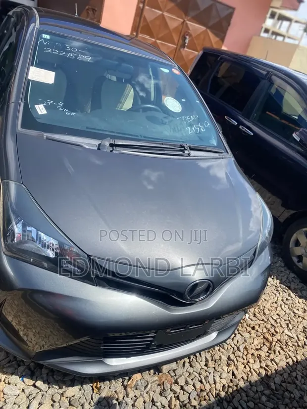 Toyota Vitz 2015 Gray - 1