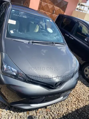 Toyota Vitz 2015 Gray