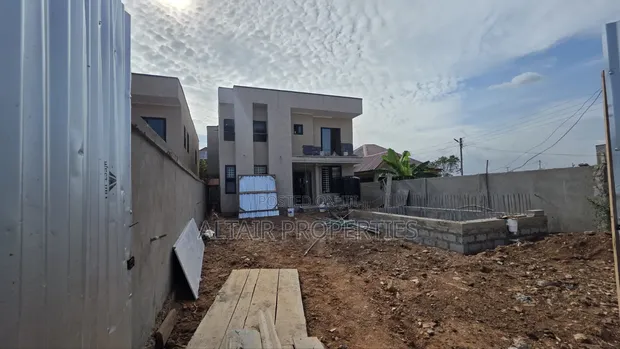 4 Bedroom House with Pool for Sale in Accra Metropolitan - 1