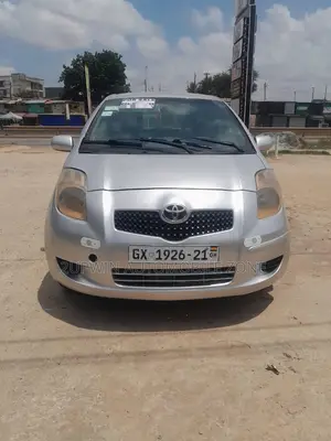 Toyota Vitz 2010 Silver