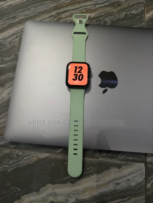 Apple Watch Series 6 LTE 44mm - 1
