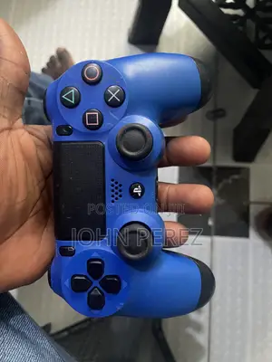 PS4 & Xbox Controllers