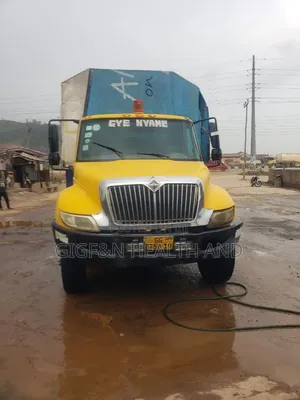 International 4000 Series 10-Wheeler Cargo Truck - Diesel
