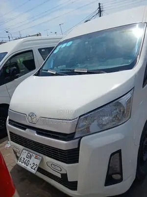 13 Seater Toyota Hiace Van for Rent