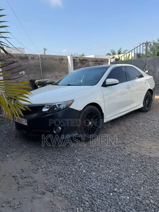 Toyota Camry 2014 Gray - 1