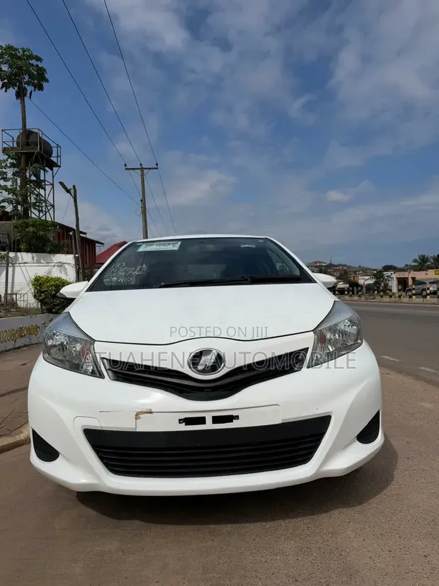 2013 Toyota Vitz 1.3 AWD Hatchback - 1