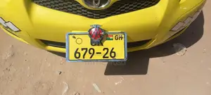 Toyota Yaris Base Hatchback 2010 Yellow