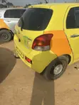 Toyota Yaris Base Hatchback 2010 Yellow - 3