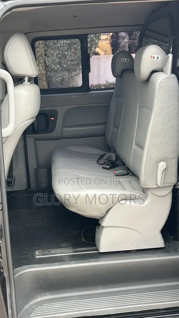 Hyundai Starex 2017 Grey - 1
