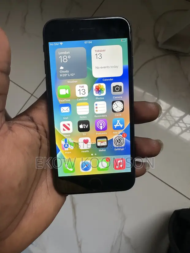 Apple iPhone 8 64GB Black - 1
