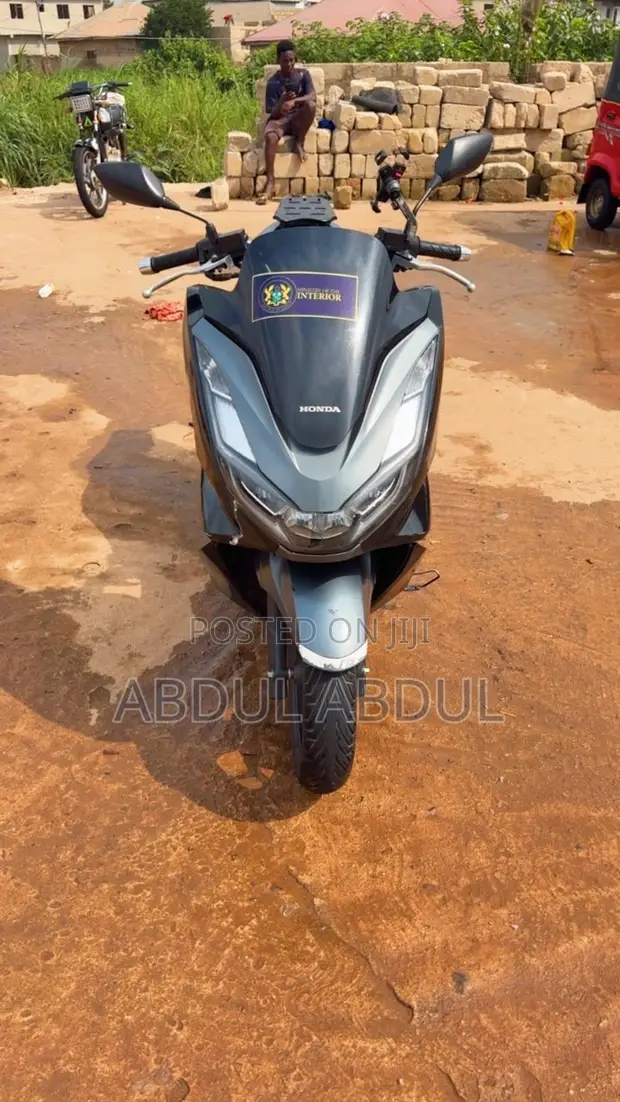 Honda PCX 125 2024 Green - 1