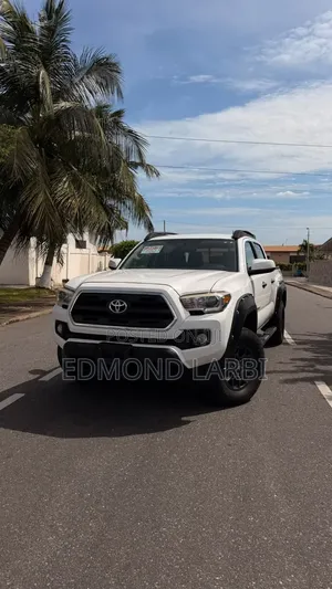 Toyota Tacoma 2017 White