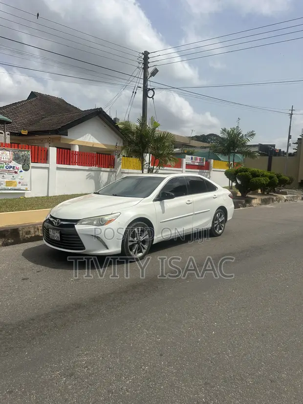 2016 Toyota Camry XLE Sedan - 1