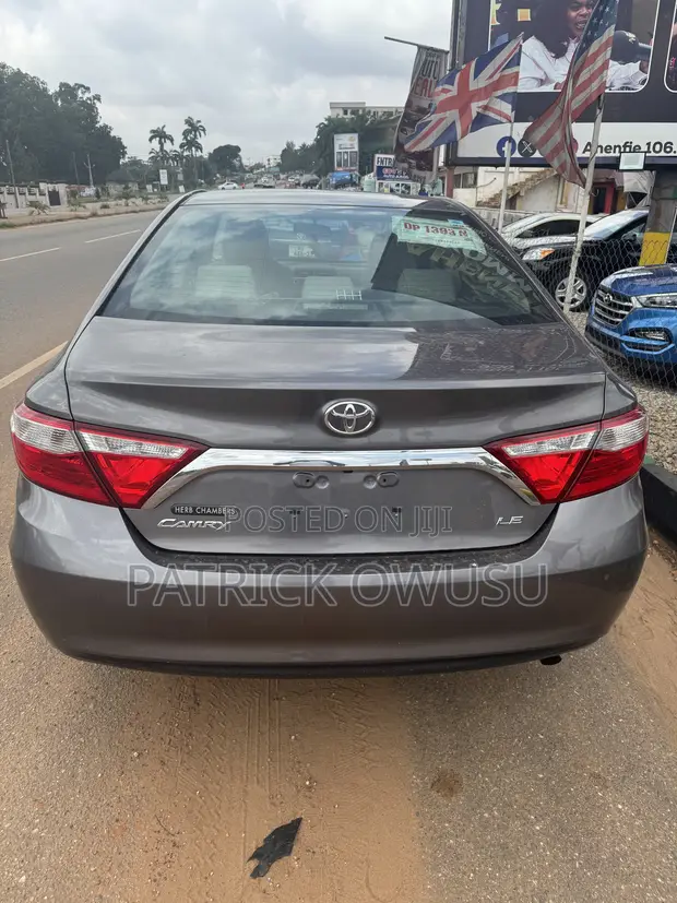 Toyota Camry 2016 Gray - 1