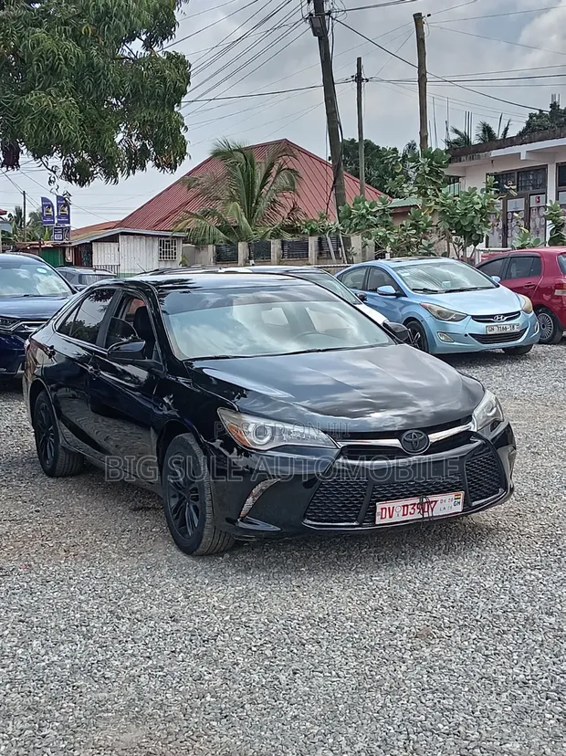 2016 Toyota Camry SE Sedan - 1