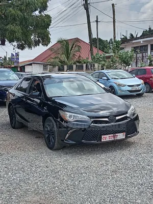 2016 Toyota Camry SE Sedan