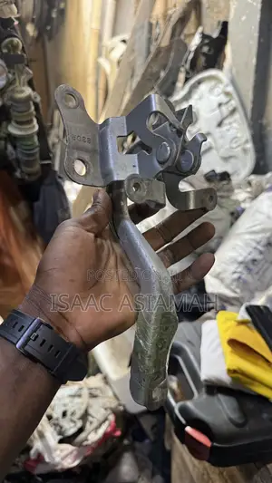 Toyota Vitz/Yaris Bonnet Hinge & Parts (2008-2016)