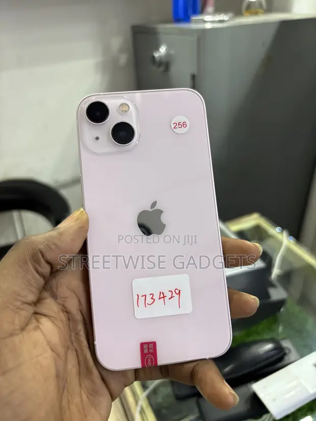 Apple iPhone 13 256GB Pink (UK Used) - 1