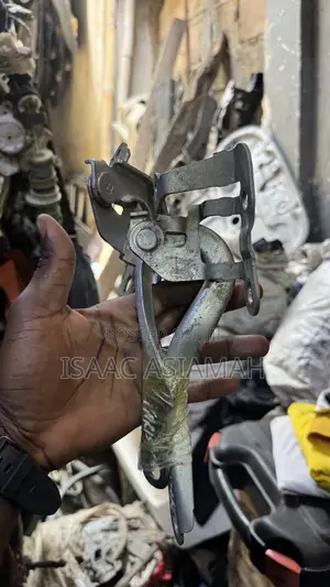 Toyota Vitz Bonnet Hinge (2006-2011)