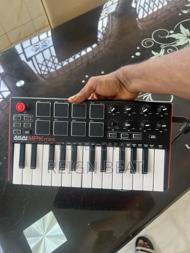 Akai MPK Midi Keyboard - 1