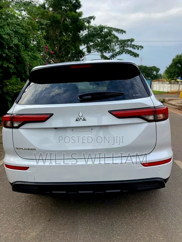 2022 Mitsubishi Outlander SEL - 1