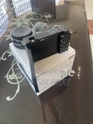 Sony ZV-E10L Mirrorless Vlog Camera with 16-50mm Lens
