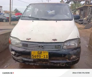 Toyota HiAce 2002 - Needs Body Work