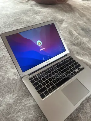 Apple MacBook Air 2017 - 8GB RAM, 256GB SSD