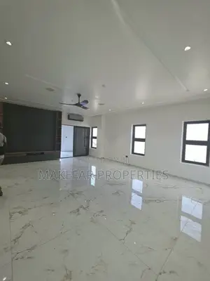 4 Bedroom House with Pool for Sale in Adjiriganor