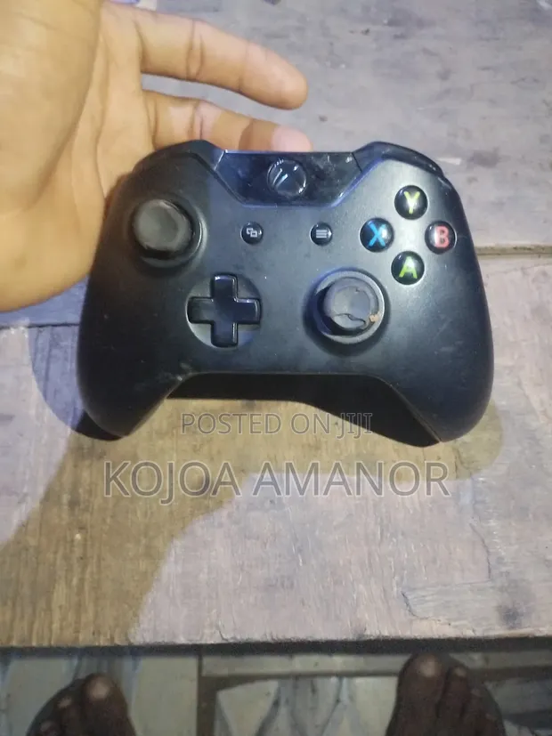 Xbox One Controller - 1