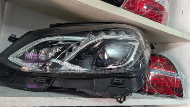 Mercedes-Benz E-Class E300/E350 Headlight (2013-2016) - 1
