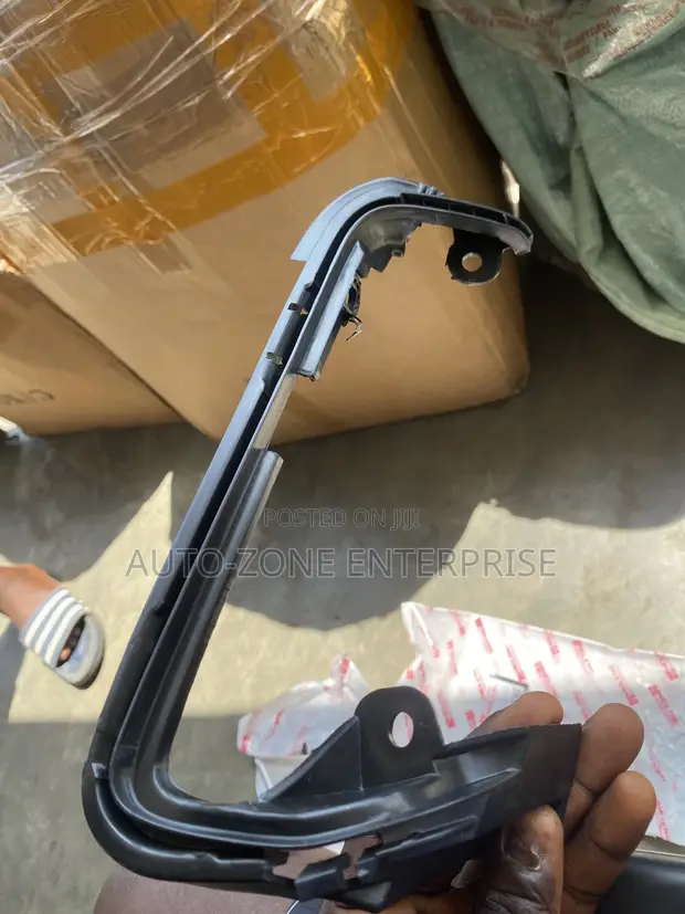 Honda CR-V 2023-2026 Exhaust Tip Bracket - 1