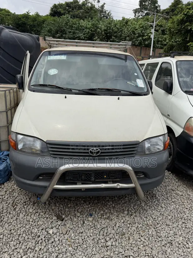 Toyota HiAce 2002 White - 1