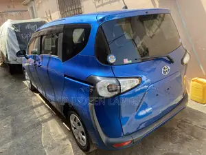 Toyota Sienta 1.5 FWD (6-seater) 2016 Blue
